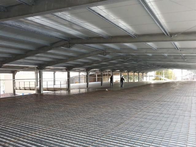 Installation of Sand 55 profiled sheet on industrial property
