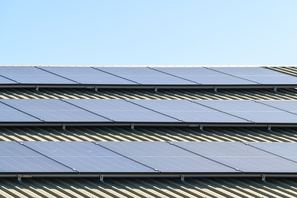 montaggio pannelli fotovoltaici su lamiera grecata